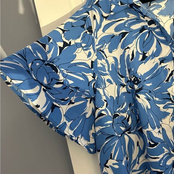 Catherines Women's Blue White Floral Timeless Short Sleeve Blouse Size 3X - Picture 5 of 9